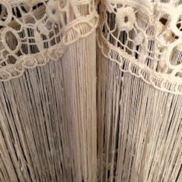 Iris Los Angeles Crochet Knit Tassel Blouse M. Floral mesh with fringe. - Picture 4 of 7